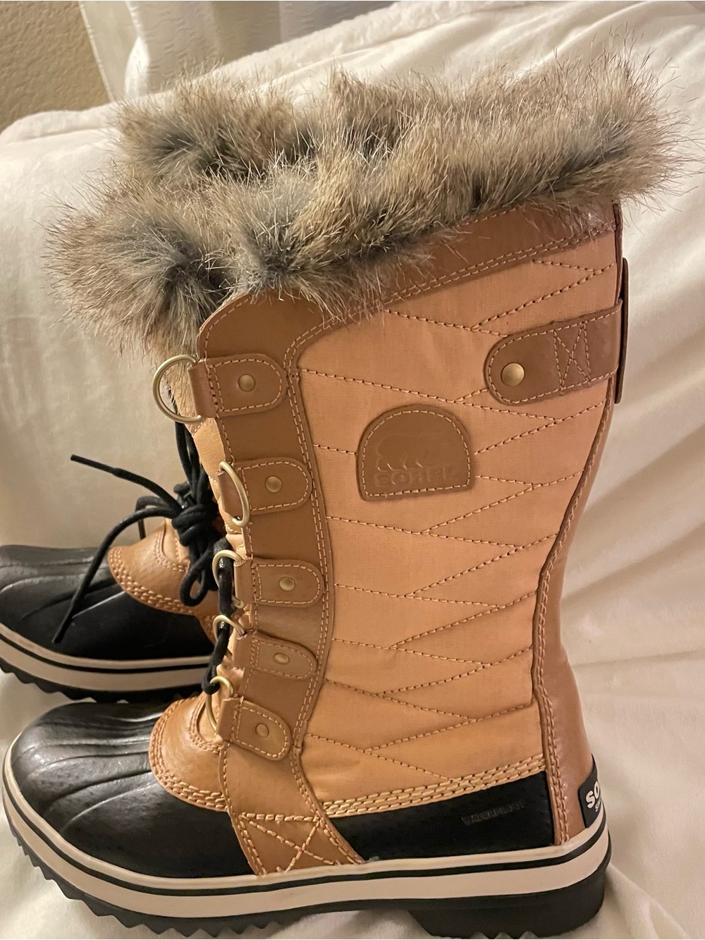 Sorel Women's Tan and Black Winter Fur-Trim Boots